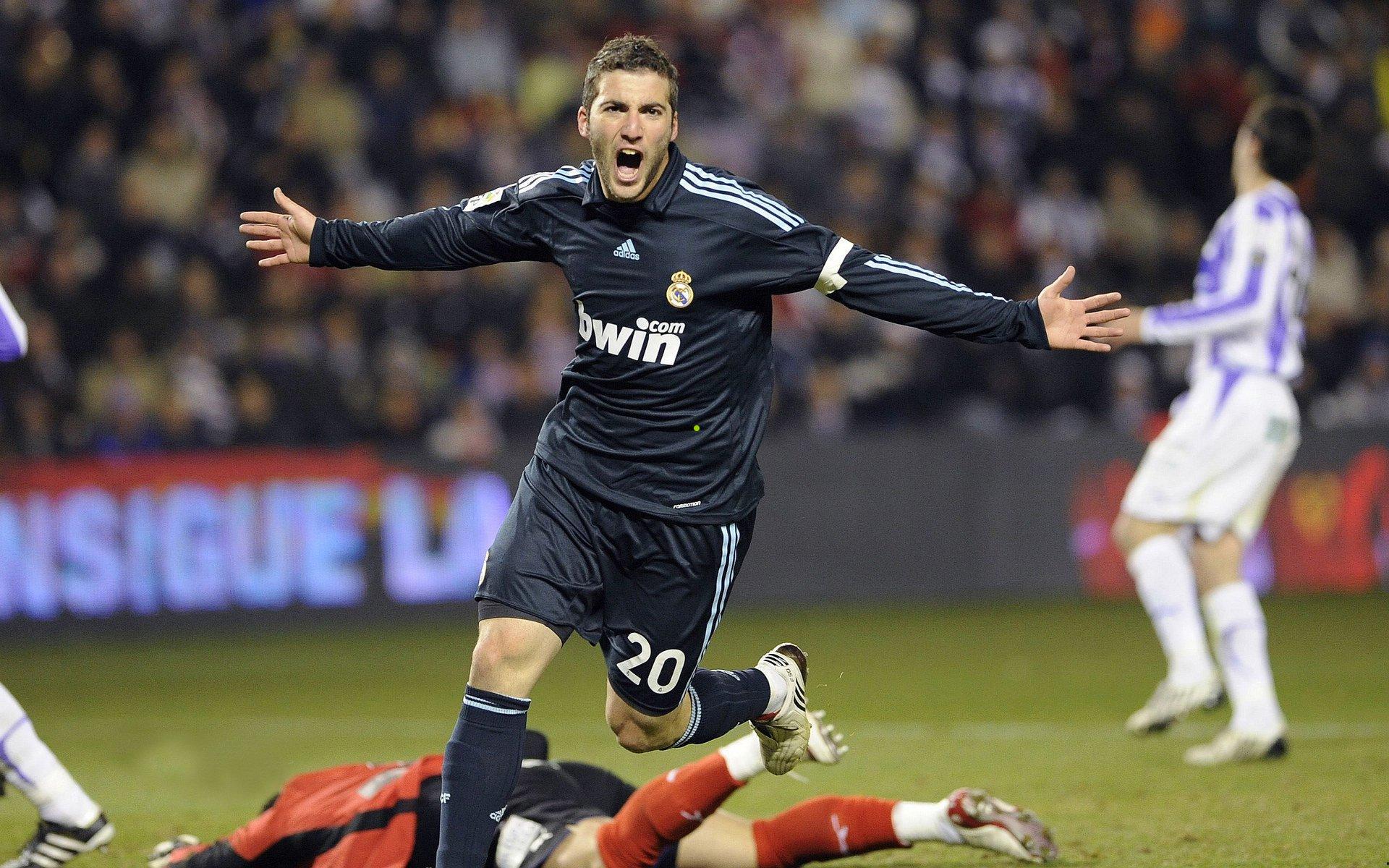 武磊受访感慨日本旅欧球员军团化优势，曝日本足协精准数据支援令中超汗颜